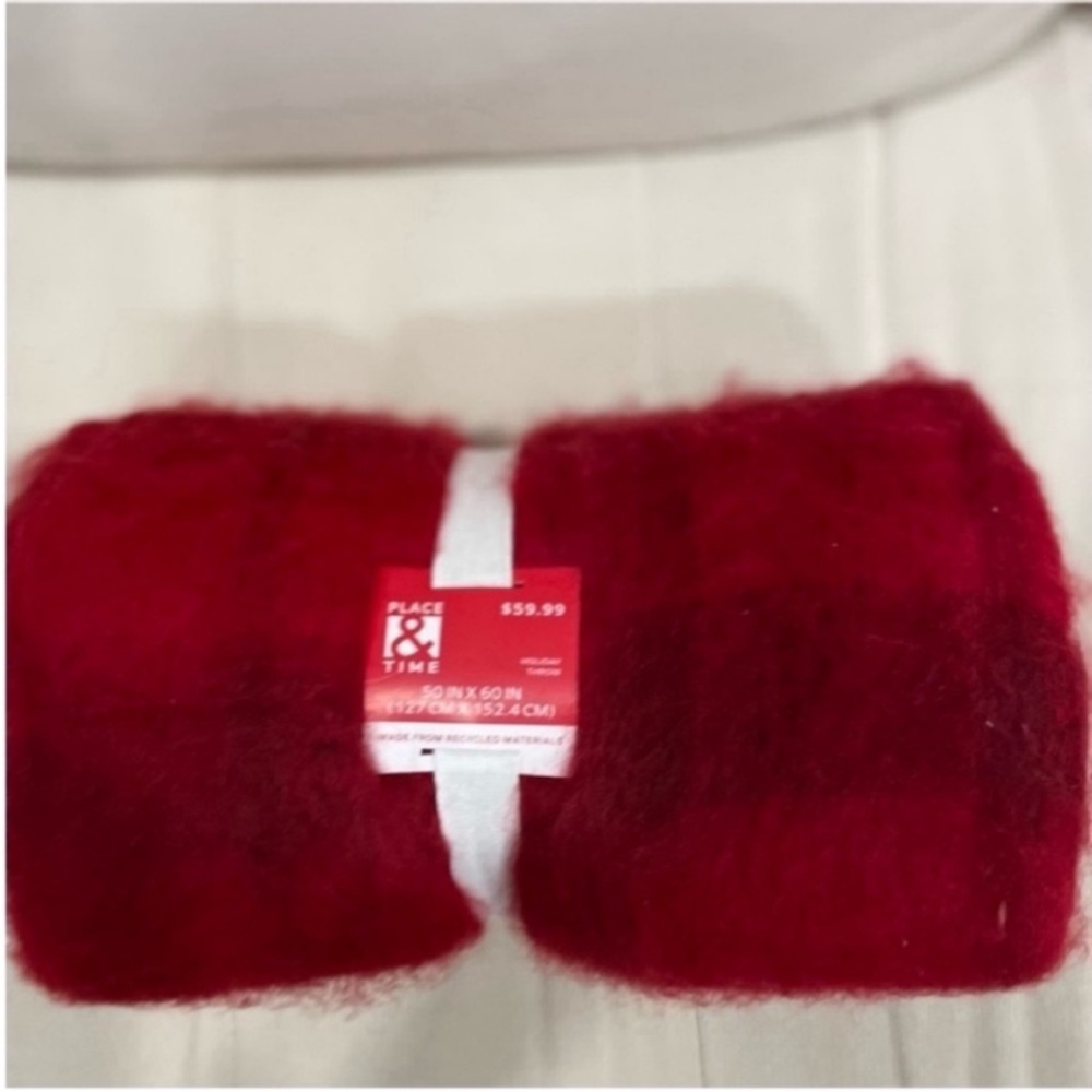 NWT Place & Time Plush Red Throw Blanket